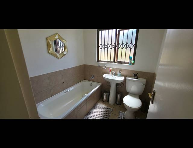 3 BEDROOM FREESTANDING TO LET IN JACKAROO PARK